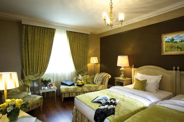 غرفة كلاسيكية بسريرين منفصلين، Hotel de La Cigogne Geneva 1/3