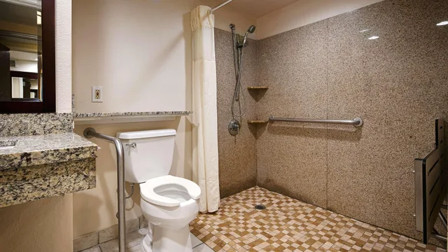 غرفة بسرير كينج بحوض استحمام لذوي الإعاقة، Best Western Plus Heritage Inn Rancho Cucamonga/Ontario 7/10