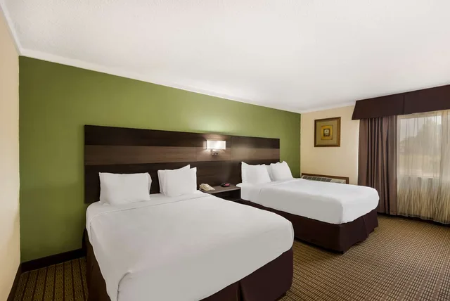 غرفة بسريرين كوين يُسمح فيها بالحيوانات الأليفة، Best Western Prairie Inn & Conference Center 1/4