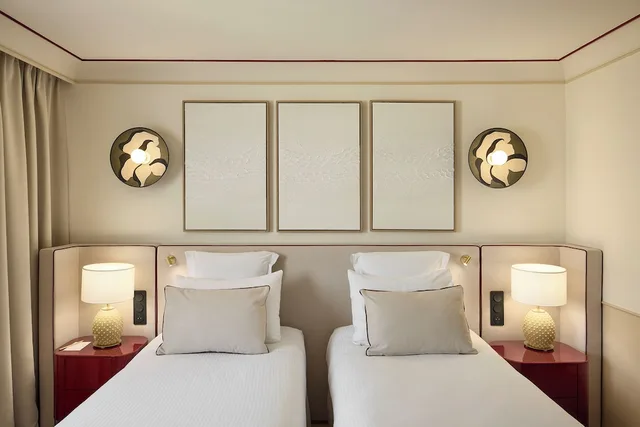 غرفة ديلوكس بسريرين منفصلين بإطلالة على المسبح، Grand Hotel Roi Rene Aix - MGallery Collection 3/5