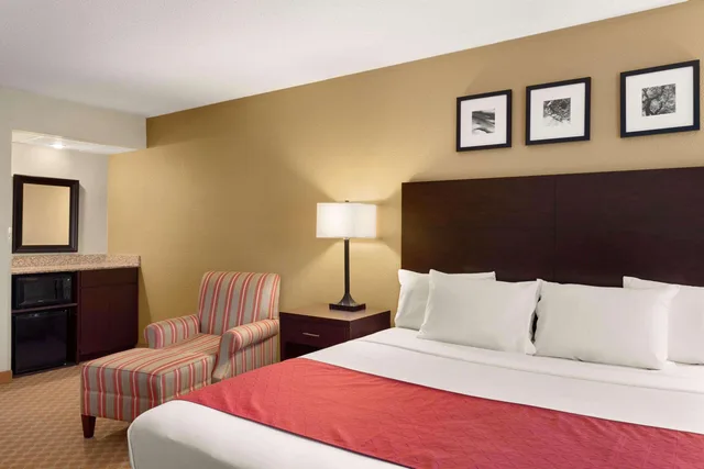 جناح بسرير كوين، Country Inn and Suites by Radisson Coon Rapids MN 1/3
