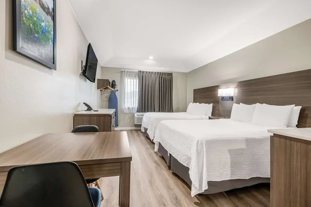 غرفة بسريرين كوين بمطبخ صغير لذوي الإعاقة، SureStay Studio by Best Western Conroe Downtown 2/10