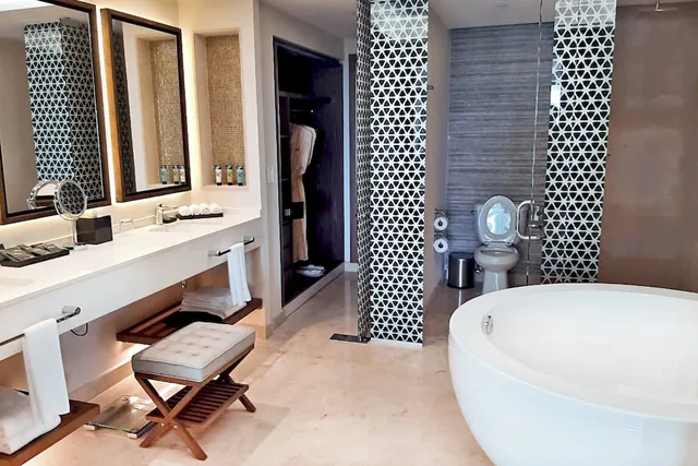 2 Bedrooms, Diamond Club, Chairman, Luxury, Suite, 1 King and 2 Queen Beds, Ocean Front, 2 Sofa، Royalton Grenada, an Autograph Collection All-Inclusive Resort 6/7
