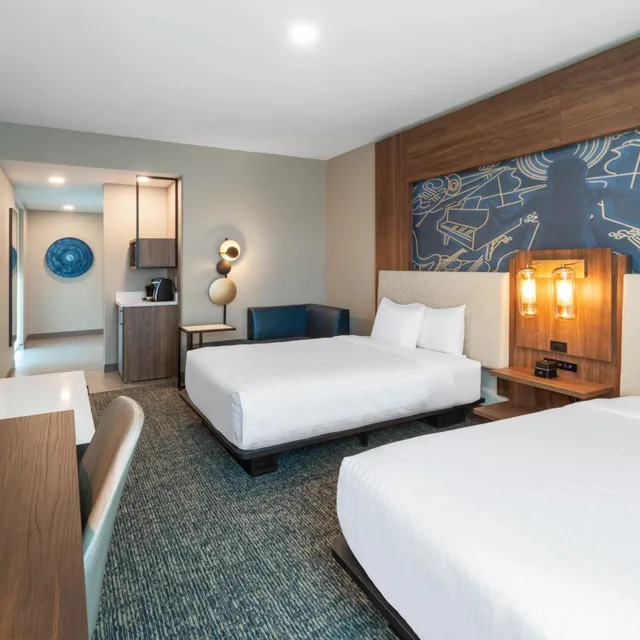 غرفة بسرير كوين لذوي الإعاقة، La Quinta Inn Suites By Wyndham Nashville Downtown Stadium 3/7