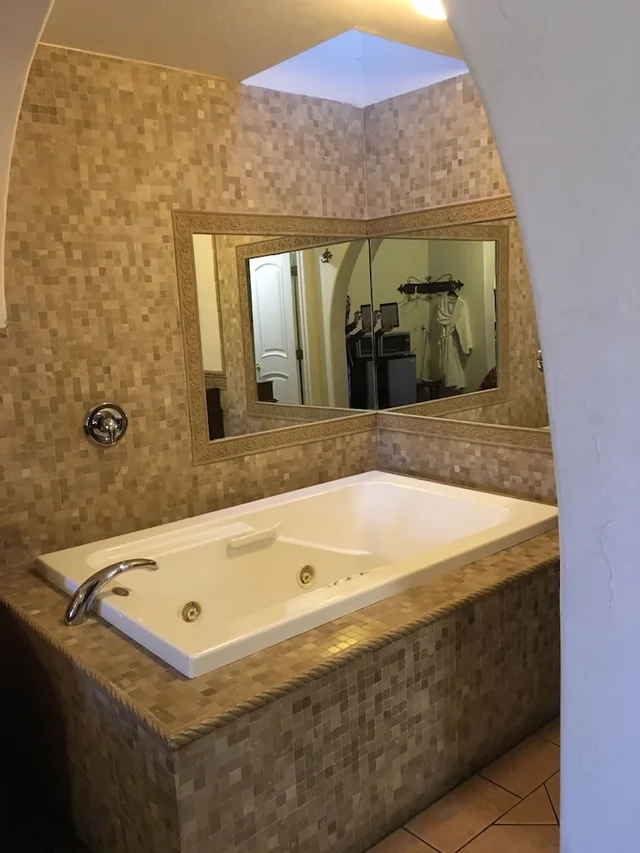 جناح بسرير كينج، Chantico Inn 3/5