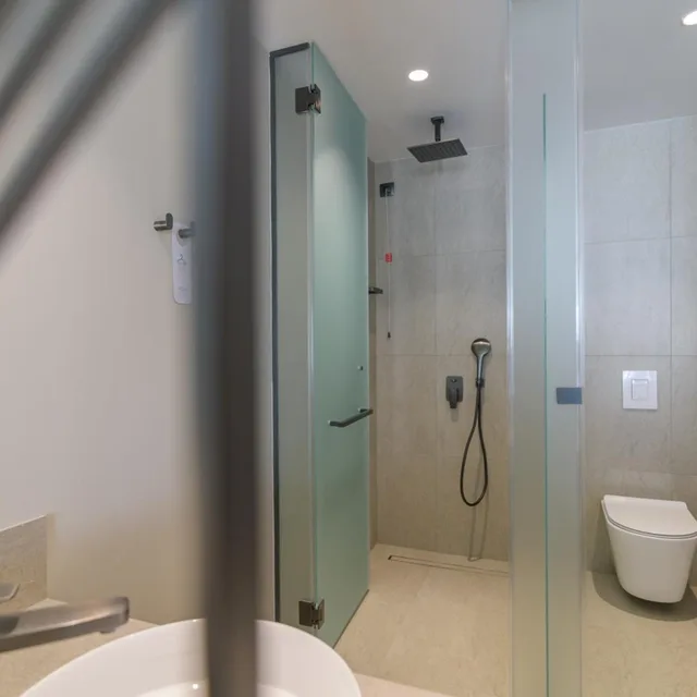 غرفة ديلوكس بسرير فردي بإطلالة على البحر بشرفة، Ensana Aquahouse Health Spa Hotel 6/7
