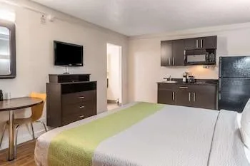غرفة ديلوكس بسرير كينج بمطبخ، Studio6 Fort Worth, TX - West Medical Center 1/1