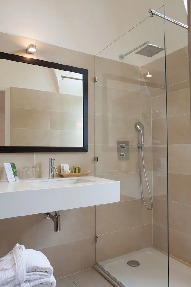Charme, Pavilion, Queen Bed، Domaine de la Tortiniere 10/10