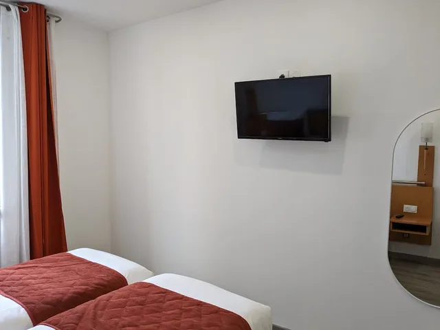 غرفة بسريرين منفصلين، Morand Hotel 6/10
