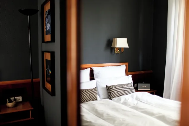 Trendy, Queen Bed، Boutique Hotel Krone Muenchen 6/9
