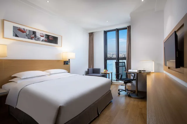 غرفة سوبيريور بسرير كينج للمدخنين، Ramada Encore by Wyndham Chongqing Yubei 1/2