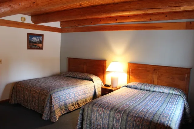 Log, Deluxe, 2 Queen Beds، Nootka Lodge 1/2
