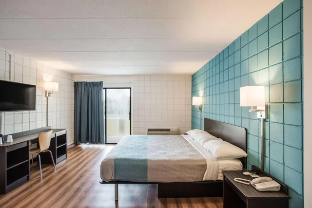 غرفة بسرير كوين لغير المدخنين، Motel6 Somers Point, NJ - Ocean City - Wild Wood Beach 1/10