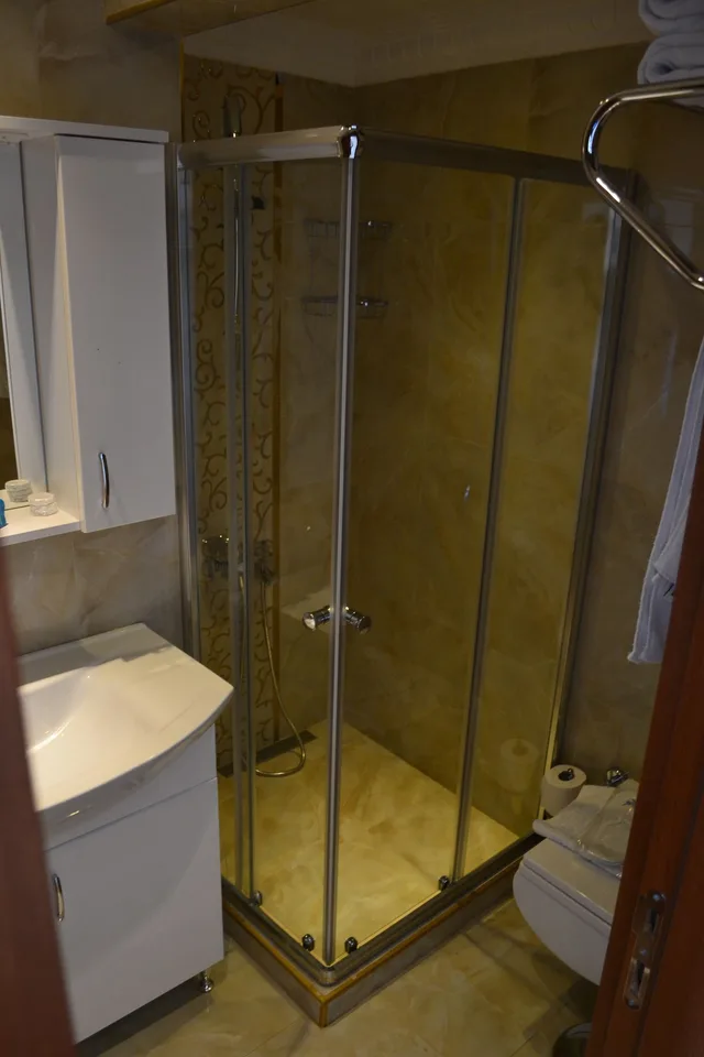 غرفة ثلاثية بسرير مزدوج وسرير فردي بإطلالة على البحر، Hotel Blue Istanbul 6/6