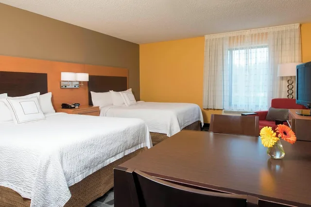 Studio, 2 Queen Beds, Accessible, TownePlace Suites by Marriott Kalamazoo 1/2