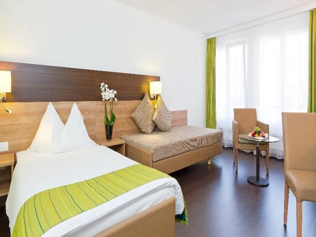 غرفة عائلية بسرير كينج وسريرين فرديين، Olten Swiss Quality Hotel 2/2