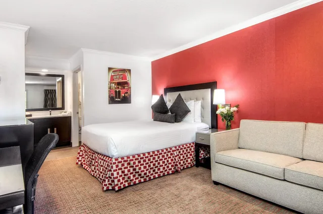 غرفة قياسية بسرير كوين مع أريكة، Aggie Inn, an Ascend Collection Hotel 4/10
