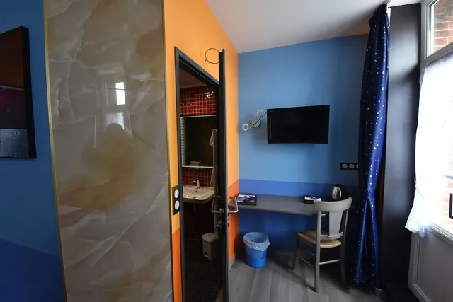 غرفة بسرير كوين بإطلالة على البحر لذوي الإعاقة، Hotel De Calais 6/7