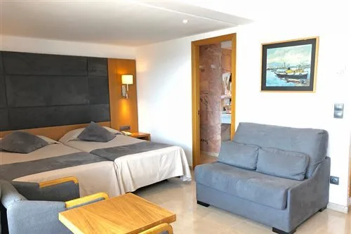 Room, Double or Twin Bed, Lateral Side Sea View, Balcony، Mirador Hotel 2/2