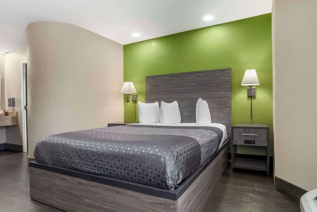 غرفة قياسية بسرير كوين، Rodeway Inn Tuscaloosa near University 5/10