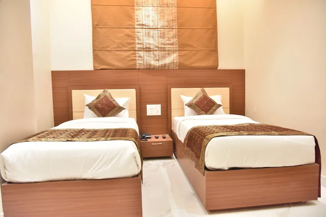 غرفة ديلوكس بسرير مزدوج، Hotel R K Grand 4/8