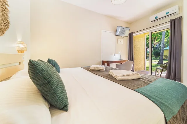 1 Bedroom, Classic, Twin Beds, Floralys 1/7