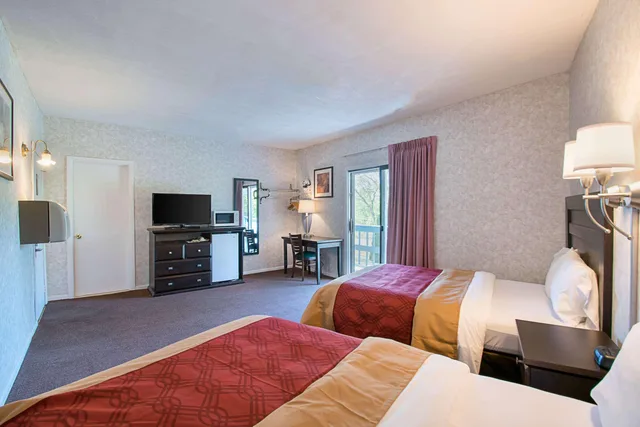 غرفة بسريرين مزدوجين للمدخنين، Econo Lodge Lee - Great Barrington 3/3