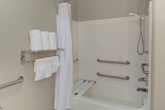 جناح لذوي الإعاقة، Springhill Suites Memphis East/Galleria 5/6