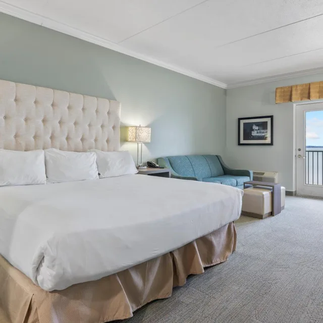 Studio, Bay View, Balcony، Cherry Tree Inn & Suites 1/2