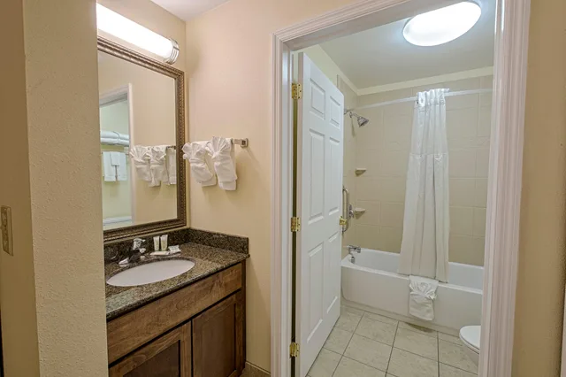 غرفة بسرير كوين، Staybridge Suites Harrisburg Hershey 1/2