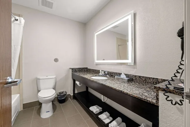 جناح بسرير كينج، Clarion Pointe Lakeland I-4 6/8