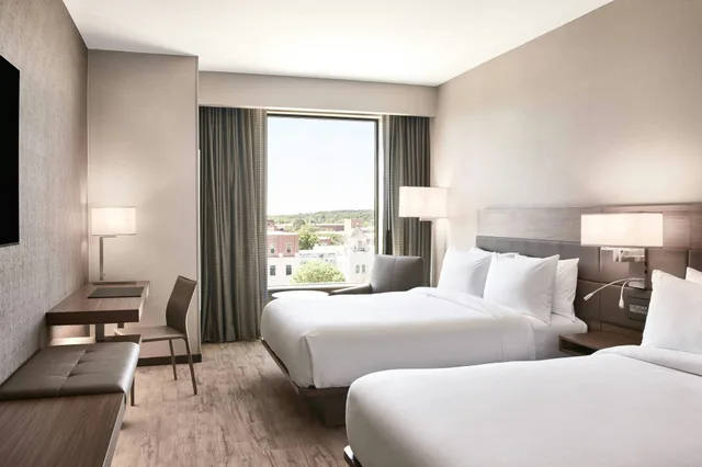 غرفة بسريرين كوين، AC Hotel by Marriott Columbus Downtown, GA 1/2