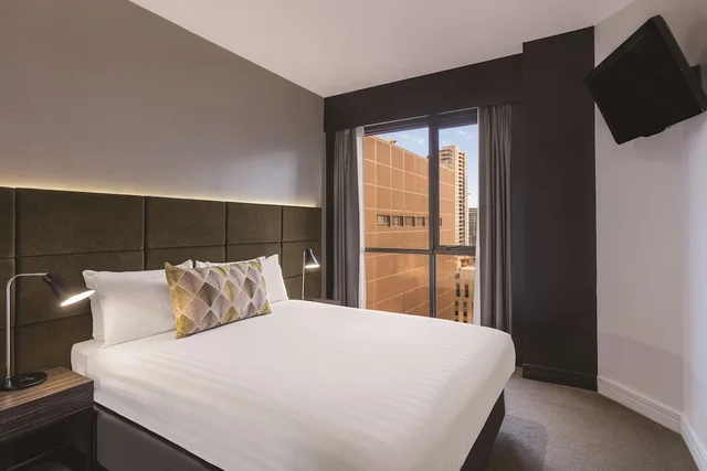1 Bedroom, Apartment, Queen Bed, Corner, Adina Apartment Hotel Melbourne 2/5