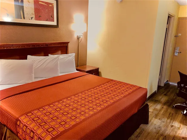 Room, King Bed, Americas Best Value Inn Tulsa at I-44 1/7