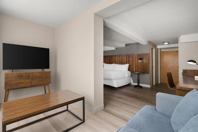 جناح رئاسي بغرفة نوم واحدة بحوض جاكوزي، Best Western Premier Plainview-Long Island Hotel 3/6