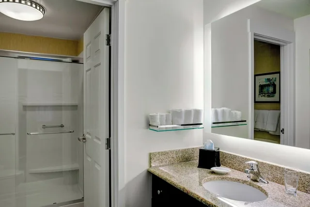 استوديو بسرير كينج مع أريكة لذوي الإعاقة، Residence Inn By Marriott Cleveland Downtown 3/3