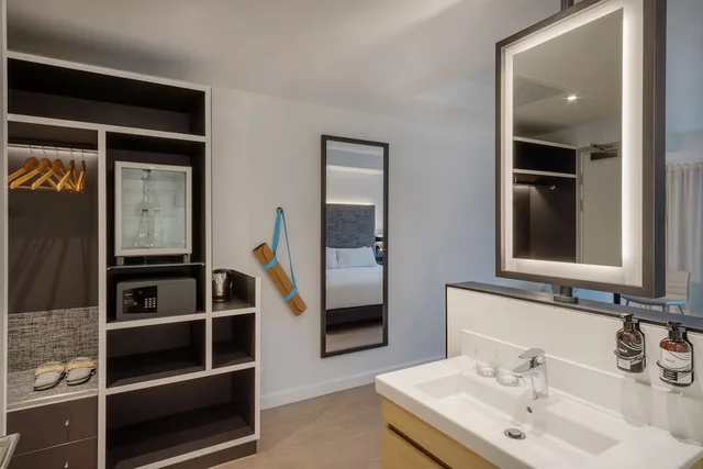 Innside, Queen Bed، INNSIDE Newcastle 2/3