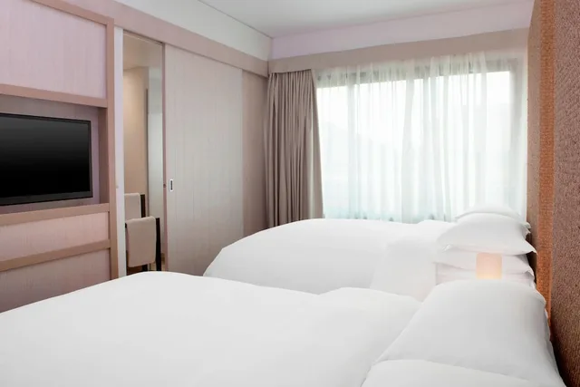 جناح بسريرين مزدوجين بإطلالة على الحديقة بشرفة بـ3 غرف نوم، Sheraton New Caledonia Deva Resort & Spa 2/2