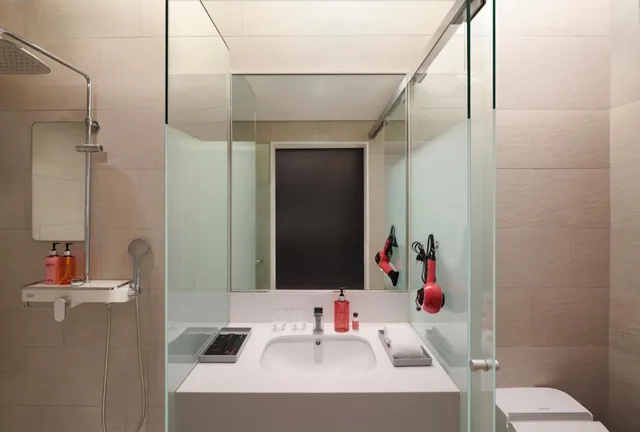 Room, King Bed, Large, Moxy Seoul Insadong 5/5
