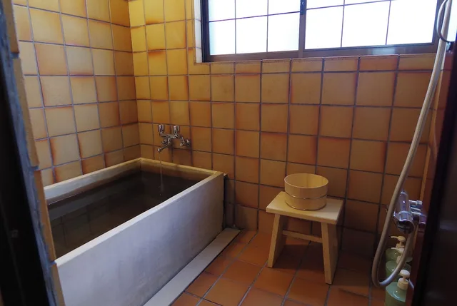 غرفة تقليدية بفرشتي فوتون في المبنى الرئيسي، Hiiragiya Ryokan 1/10