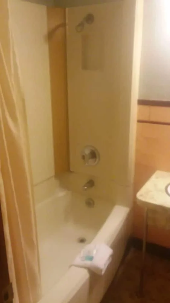 غرفة بسريرين كوين لغير المدخنين، Hotel O Hillcrest Norton KS Hwy 36 2/2