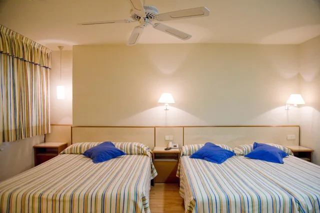 غرفة رباعية، Hotel Balaguer 4/9