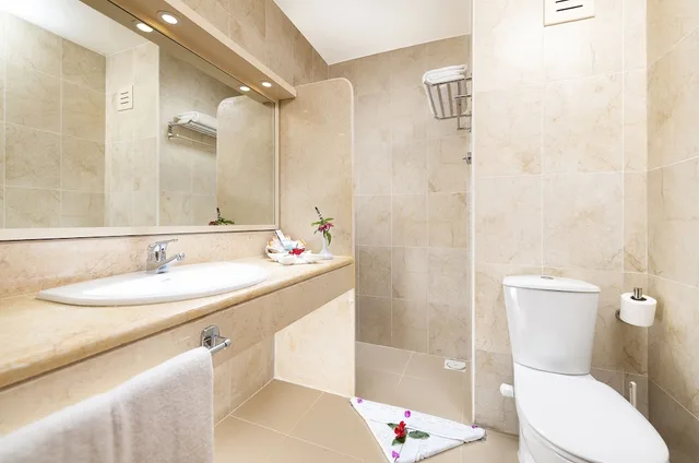 غرفة غراند بريميوم بسرير كينج وسرير فردي، Three Corners Fayrouz Plaza Beach Resort 5/5