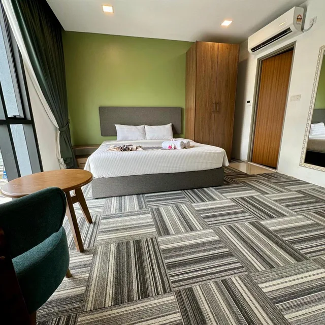 غرفة تنفيذية، WE Hotel 3/10