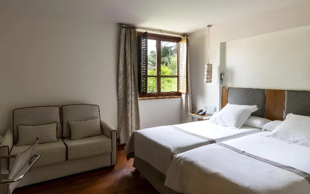 غرفة ثلاثية بثلاثة أسرّة، Parador De Granada 2/2