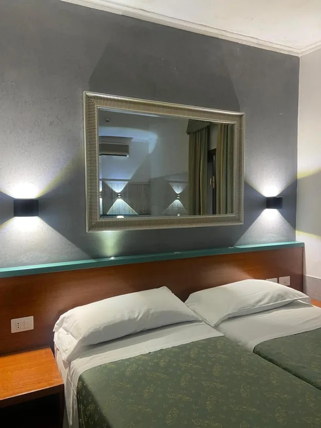 غرفة رباعية، Hotel Center 2 5/5