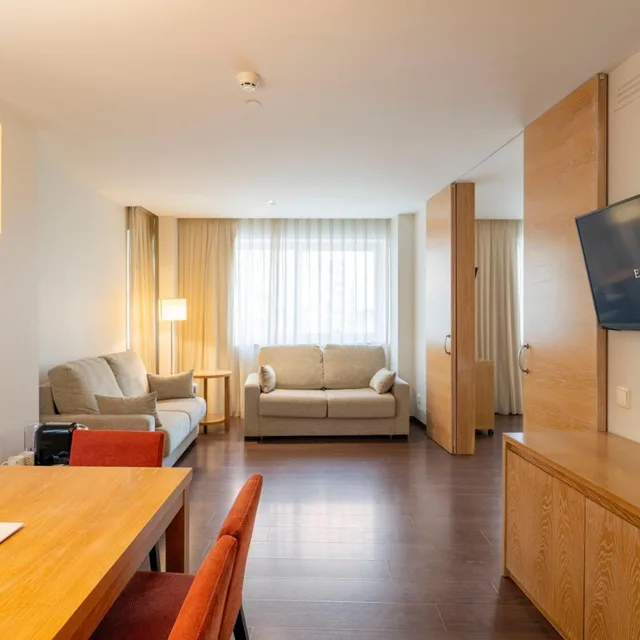 جناح جونيور مفرد، Eurostars Lucentum 11/15