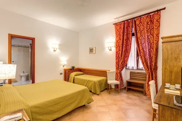 غرفة ثلاثية، Hotel Gea Di Vulcano 1/2