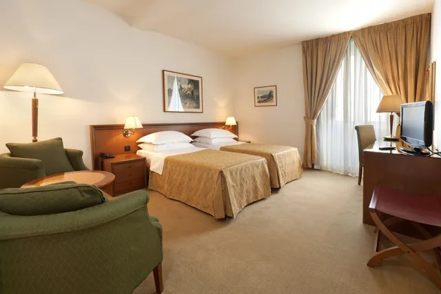 غرفة قياسية بسرير كوين، Grand Hotel Bonavia 5/7
