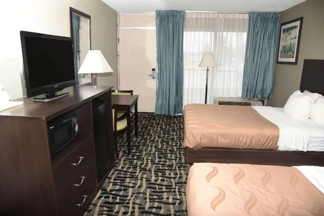 غرفة بسرير مزدوج للمدخنين لذوي الإعاقة، Quality Inn and Suites York PA 6/6